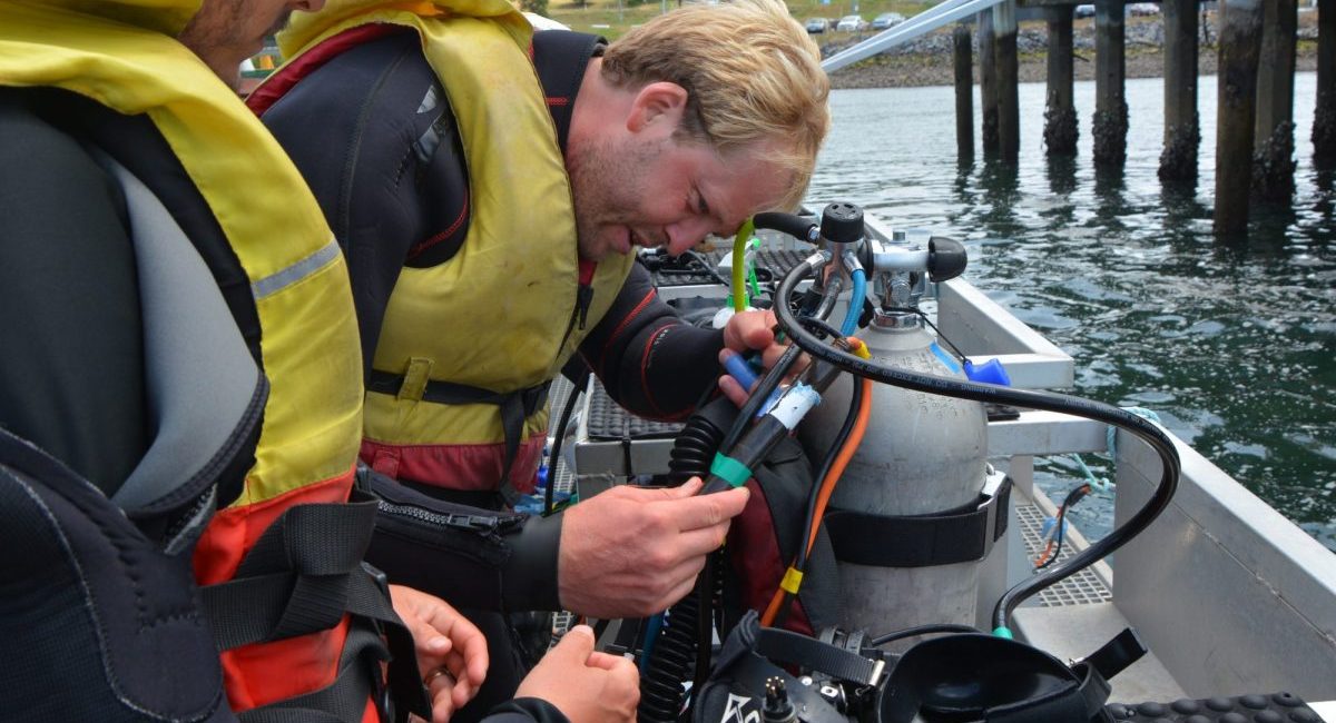 ADAS scientific diver setting up his dive gear